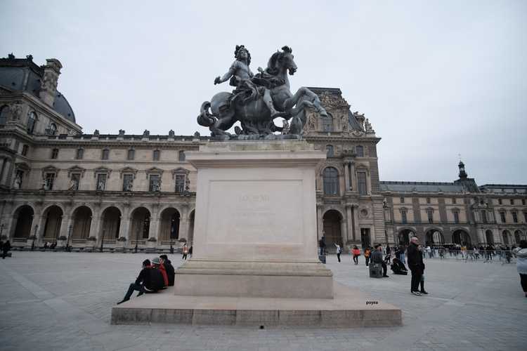 Louis XIV Le Bernin Louvre outside le Louvre